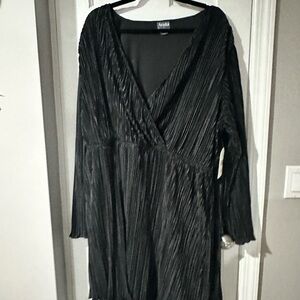ARULA Black Pleated Long Sleeve Dress